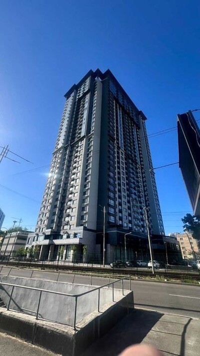 Продается однокомнатная в новом доме метро КПИ и м.Вокзальная