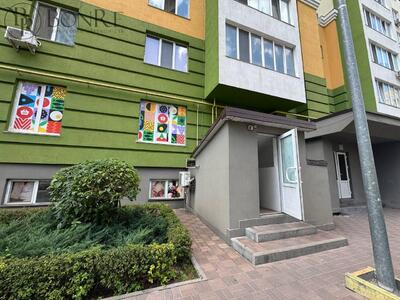 Оренда, Торгове, Фасад, Жулянська, 84м2.