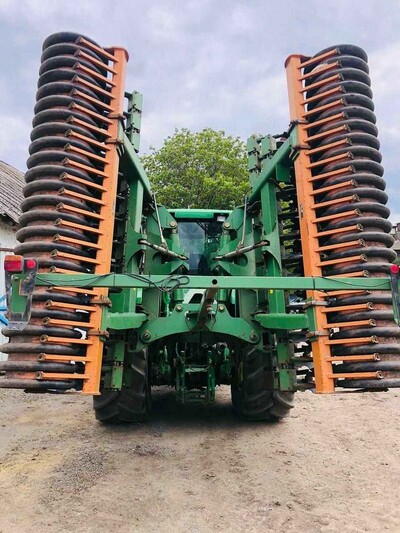 Досвідчений екіпаж надасть послуги дискування бороною Amazone Catros 6002 6,0м з трактором John Deer