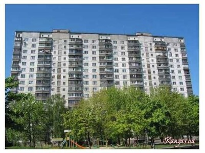 Продам 3 комнатную метро Левобережная 7 минут,71000 уе.