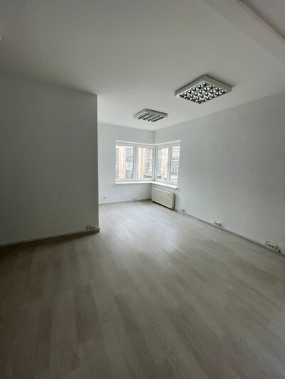 Офіс 87 кв.м. в центрі з ремонтом від власника, метро, паркінг