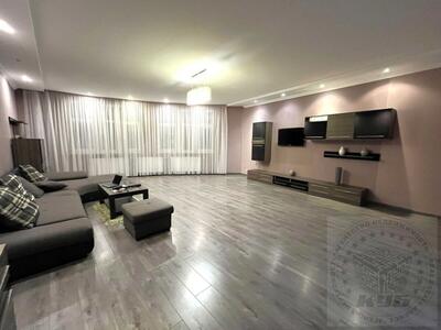 3- кімнатна, Юрія Іллєнка вул. 18б. Шевченківський.