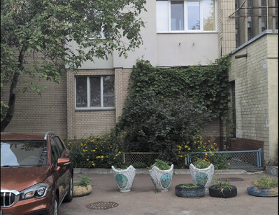 Продається 3-кімнатна квартира площею 69 м² по документам, насправді 78 м² на 1-му поверсі.