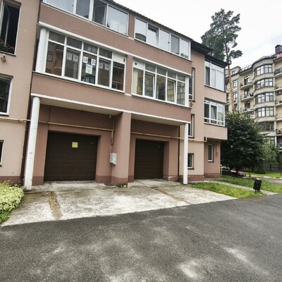 без % з гаражом на закритій території Річ Таун