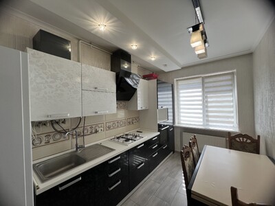 без % біля Центрального парку двостороння