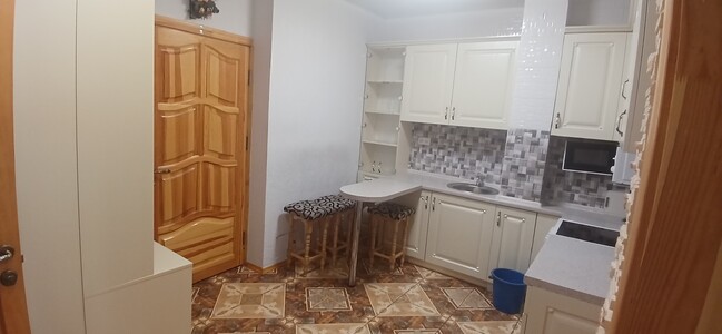 Сдам 2 комн. кв. у метро по ул. Харьковское шоссе 182