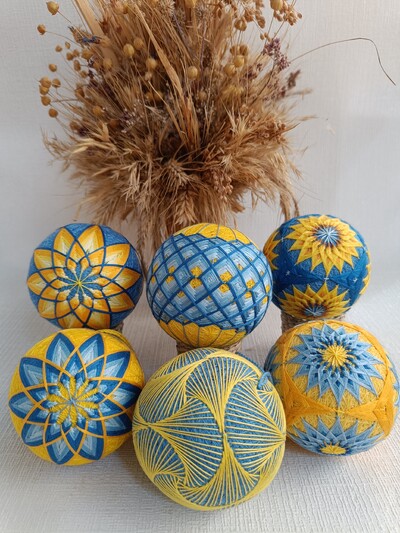 Темарі Київ, кульки темарі Київ, набори темарі Київ, новорічний декор Київ, вишиті кульки Київ
