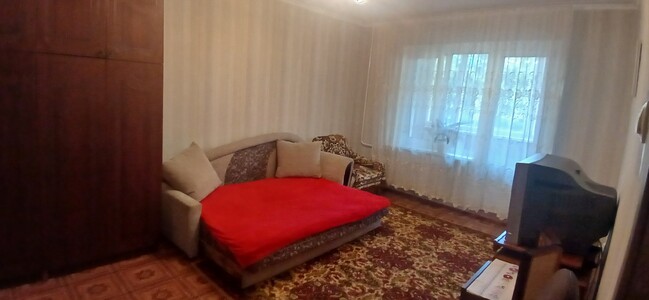 Сдам комнату для девушки у метро по ул. Харьковское шоссе