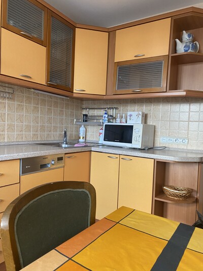 Сдам вперше 3-х кімнатну біля метро