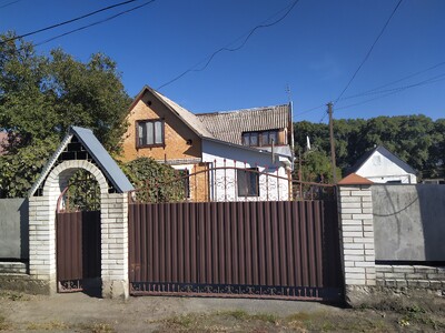 Продається будинок в смт Гребінки