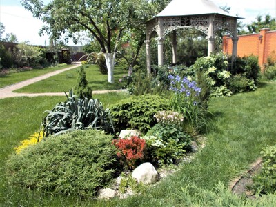 Садовник - дизайнер, обрезчик декоративных растений, цветовод