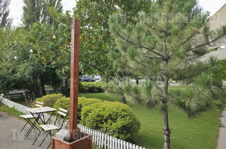 Продаж кафе-ресторану, працює з 2018 року поряд з набережною (метро Лівобережна)