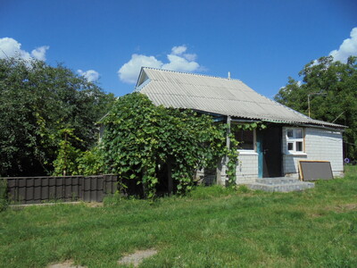 Бородянка. Деревянный  дом (из дуба) обложенный кирпичом 60кв.м. на три комнаты