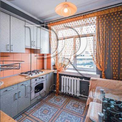 Продам 2-к квартиру Київ, Шевченківський, Олеся Гончара вул., 79