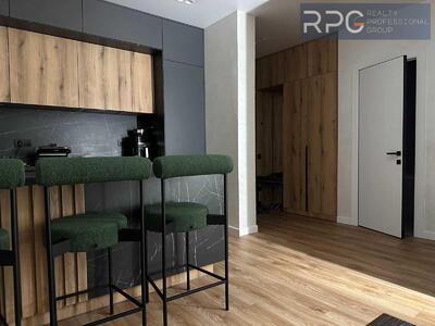 Простора 2-кімнатна квартира з гардеробом у ЖК "SKY AVENUE"