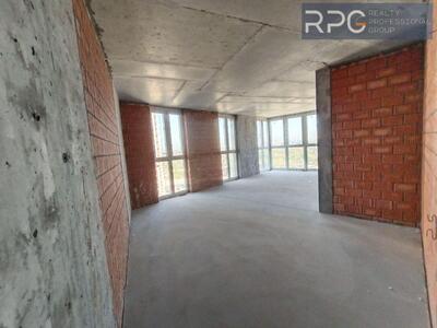 Продається простора 3-4 кімнатна квартира в ЖК \