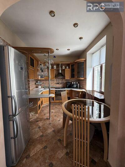 Продаж 3к квартири 94 кв. м на бул. Миколи Міхновського 13