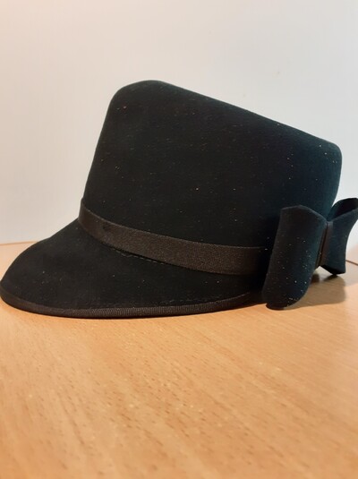 Продаю шляпу женскую фетровую