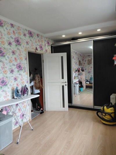 Продается 2х раздельная квартира, Вышгородская ул. 52