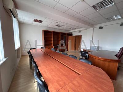 Продам офисное здание Київ, Миколи Міхновського бул.