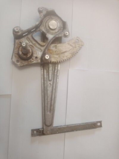 Склопідйомник Ніссан Мікра