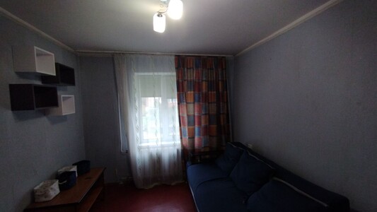 1 кімнатна компактна на Симиренка 24а