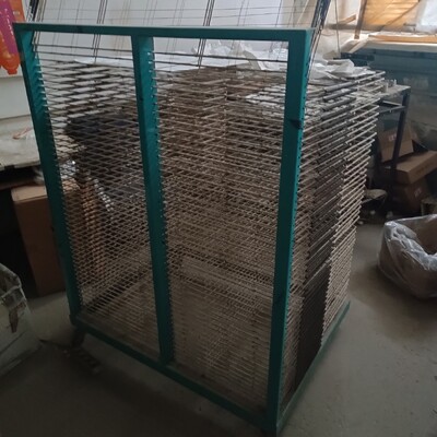 Горка для поліграфії на 50 полок