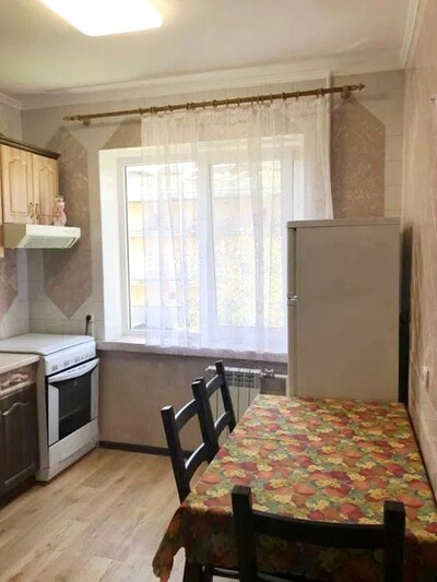 Оболонський просп. 34, 2-х кімн. в хорошому стані, ст.м. Минська - 5 хвилин.