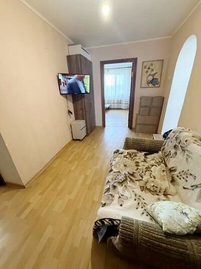 Левка Лук'яненка 2-М, простора однокімнатна 44 м, ст.м. Оболонь - 15 хвилин.