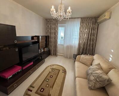 Продається трикімнатна квартира. Дарницький район, вулиця Ахматової Анни, 15, метро Позняки