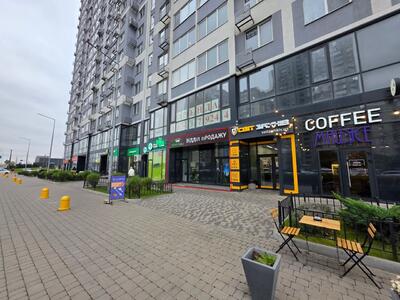 Пропонується в оренду  фасадне торгове приміщення у ЖК  quot;Лебединий quot;, вул. Ревуцького, 40В.