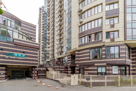 ЖК "Престиж Холл", вул Василя Тютюника, 37/1, офіс 224 м2 з окремим входом