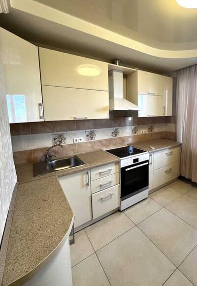 Сдам долгосрочно 3-к квартиру Киев, Голосеевский, Ломоносова ул.