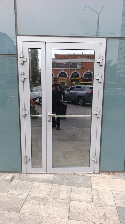 Алюмінієві двері з монтажем