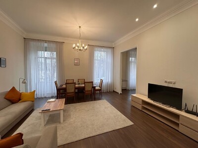 Центр, Є.Чикаленка вул. (Пушкінська вул.), 5, 4-к квартира, євростандарт. Довгостроково!