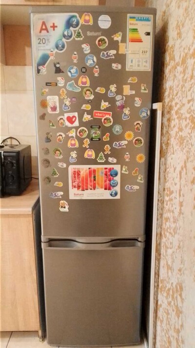 Продам двокамерний холодильник "Saturn" у робочому стані. Самовивіз.