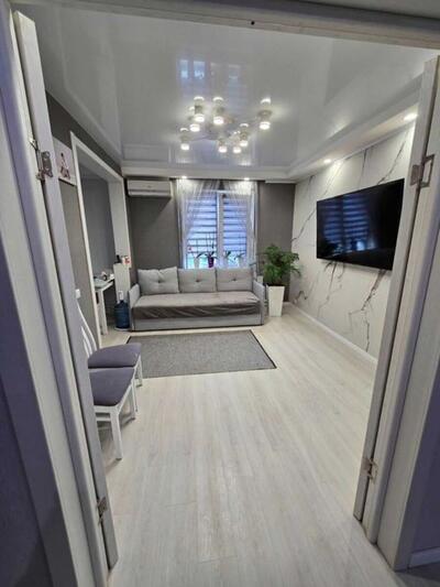 3-кімнатна, Академіка Заболотного вул., 12, Голосіївський