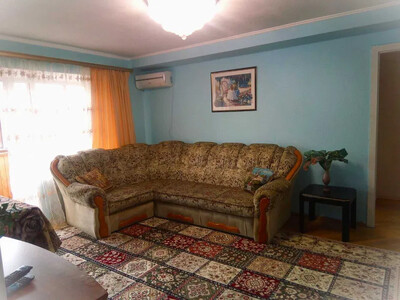 Киев. Центр. Красивая и удобная 4-комнатная квартира посуточно, помесячно. Бул. Л. Украинки 9.