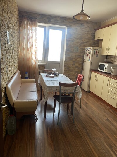 Здається кімната для гарної дівчини