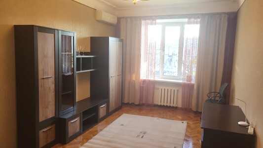 Сдадим уютную двухкомнатную квартиру на Печерске.