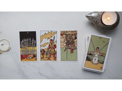 Розклади на картах таро: стосунки, бізнес,складні життєві рішення та доленосний вибір,річні розклади