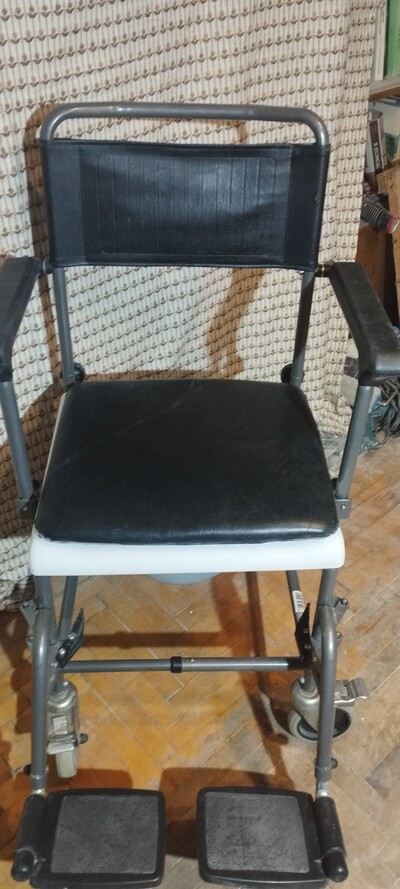 Крісло-каталка зі знімним туалетним оснащенням марки OSD