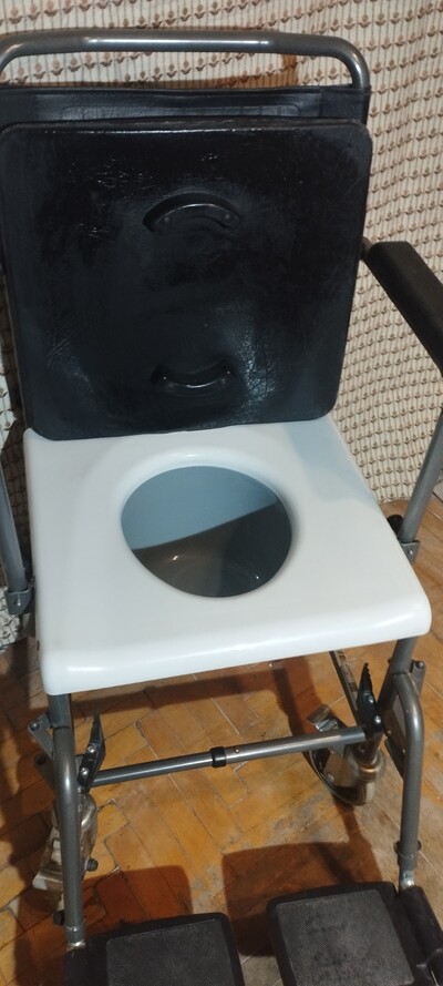 Крісло-каталка зі знімним туалетним оснащенням марки OSD