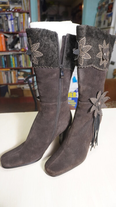 Зимові ботильйони на підборах basconi зі шкіри з замшевим покриттям р.36