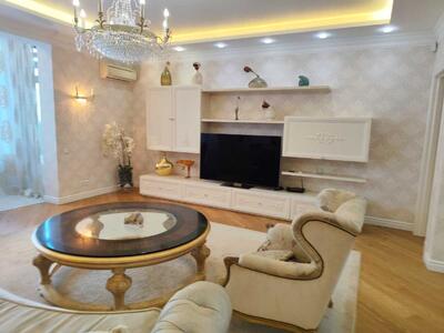 Здам довгостроково 3-к квартиру Київ, Печерський, Євгена Коновальця вул., 44А