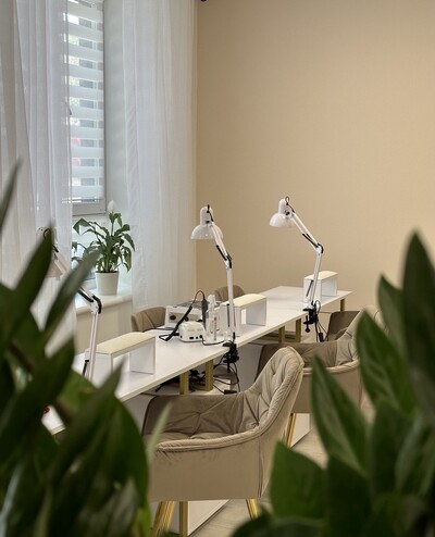 В пошуках майстрів манікюру та педикюру