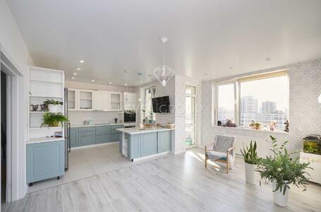 Продам 4-к квартиру Київ, Подільський, Родини Крістерів вул., 20