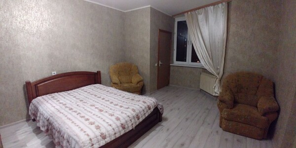 Однокімнатну квартиру, вул. Урлівська здам довгостроково. Власник.