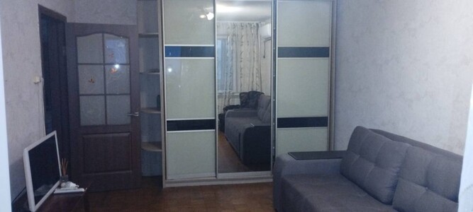 1кварт. Без комісій. Поряд зупинка