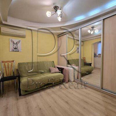 Продам 1-к квартиру Київ, Оболонський, Йорданська вул., 4